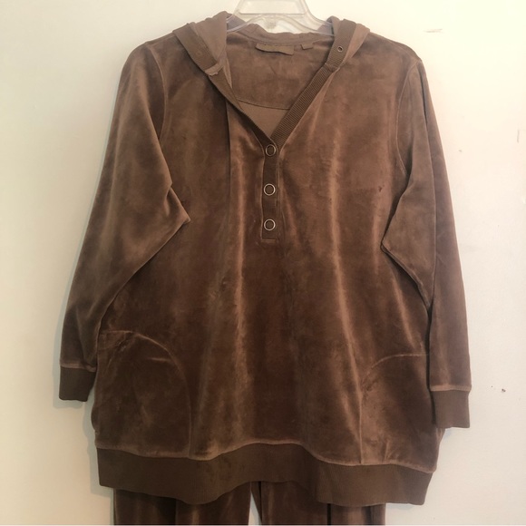 Avenue Velour Tracksuit Hoodie with Button Accents, size 18/20 pants , 26 top. - Picture 2 of 15